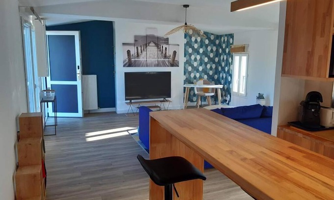 La Roche-Chalais Appartement | Superbe appartement rénové 4 personnes Le Zen Scandi au centre ville - Draps - Serviettes Parking -