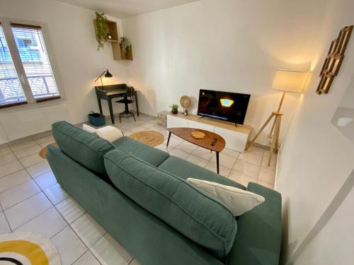 Montlhery Appartement | Superbe appartement 2 pièces, plein centre ville.