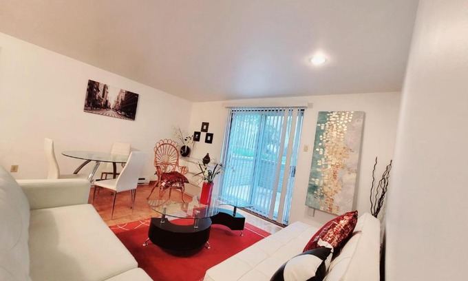 Brossard Appartement | Superbe appartement 5 min de DIX30 à 20 min de Montréal.