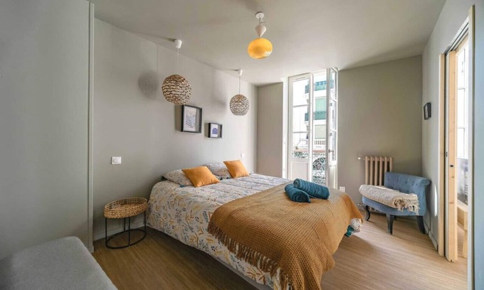 Vieux Vichy Appartement | Superbe appartement climatisé dans immeuble classé