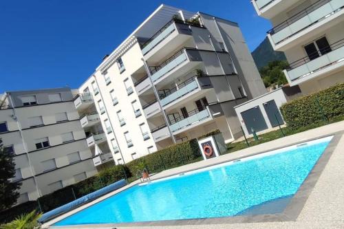 Albertville Appartement | Superbe appartement en résidence avec piscine.
