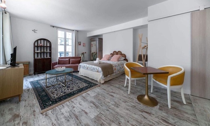 Vieux Vichy Appartement | Superbe studio avec terrasse dans immeuble classé