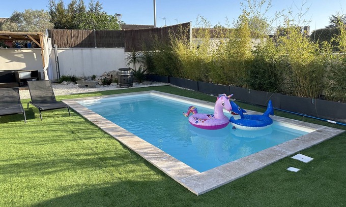 Bouillargues Maison | Superbe villa 6 couchages + un lit bébé, jacuzzi, piscine, salle de sport, calme