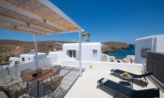 Xilokeratidi Appartement | Superior 3 Beachfront Suite Hot tub and Seaview