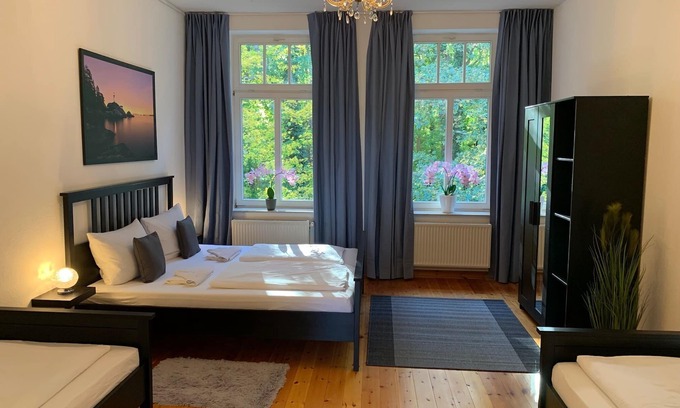 Gehlsdorf Appartement | "Superior Apartment: Luxurious Getaway with Shared Sauna and Garden in Rostock"