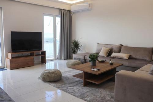 Patras Appartement | Superior Double Room with Stunning Sea View. DT
