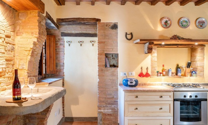 Castelnuovo di Val di Cecina Appartement | Superior apt for four people, ideal for families with outdoor terrace