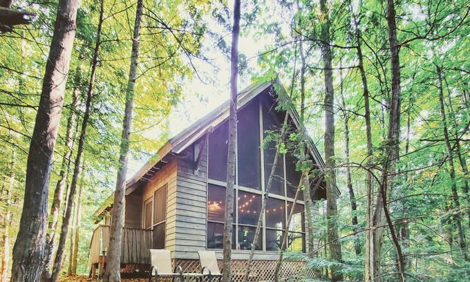 Red Cliff Cabine | Superior Sanctuary: Refined Rustic in the Woods by the Beach, Trails