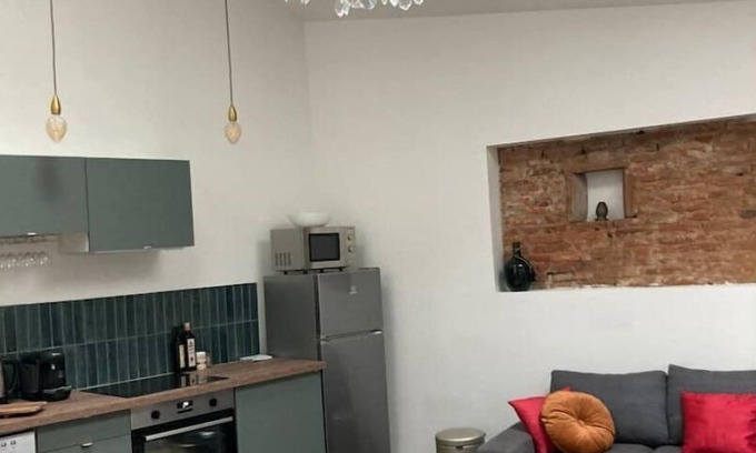 Lapeyrouse-Fossat Appartement | « Sur la place » centre village confortable et calme