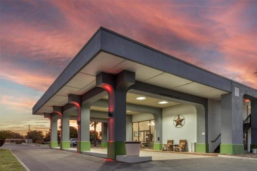 Victoria Hôtel | SureStay by Best Western Victoria