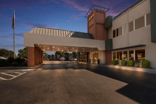 Lawton Hôtel | SureStay Plus by Best Western Lawton