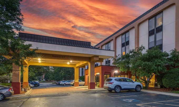 Lombard Hôtel | SureStay Plus Hotel by Best Western Chicago Lombard