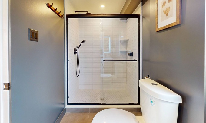 North End Hôtel | Surf Club - King Bed, 2 Mins to OC Beach & POOL