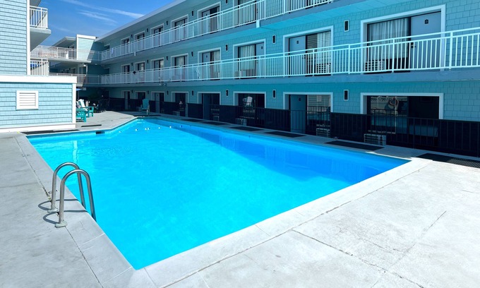 North End Hôtel | Surf Club - King Bed, 2 Mins to OC Beach & POOL