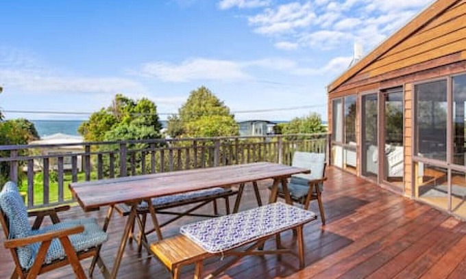 Skenes Creek Maison | Surf Lodge - deck with views