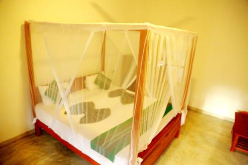 Nilwella Cabine | Surf Side Hiriketiya