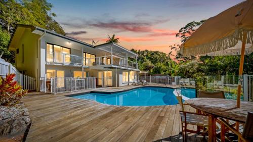 Ocean Shores Maison | Surfers Rest - Stunning home 3 mins to beach