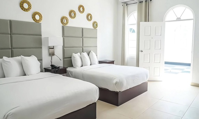 Port Antonio Appartement | Surfing Break or try the famous Jerk Chicken at Boston Bay Beach! Four Units!