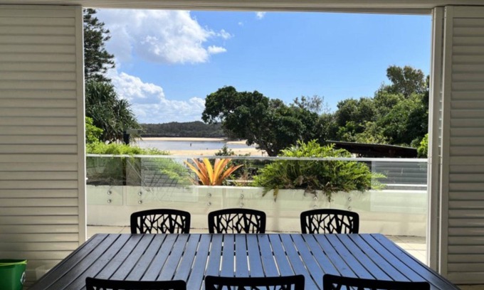 Currimundi Appartement | SURFSIDE ONE UNIT 1 - Located directly opposite Currimundi Lake, you won't find a better spot!