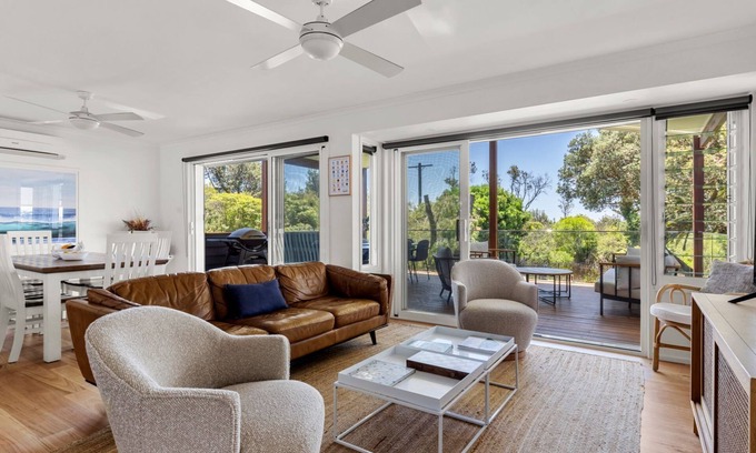 Culburra Beach Maison | Surfspray - Pet Friendly - Absolute Beachfront