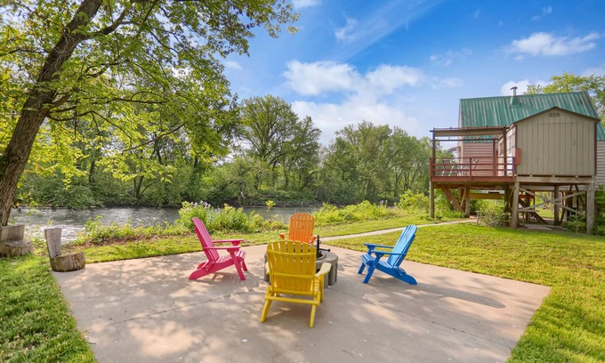 Loyalton Maison | Susquehanna Hilton Cabin