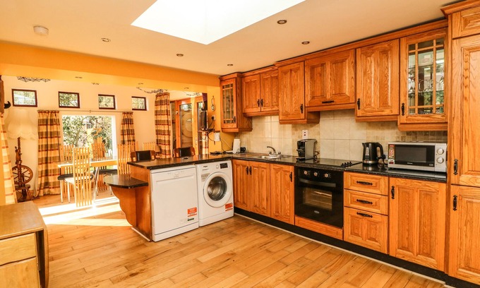 Lady's Island Cottage | SUTTON COTTAGE, pet friendly in Rosslare Harbour, County Wexford