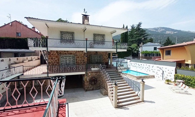 San Lorenzo de El Escorial Chalet De Ski | SUYOLUCE, villa with private pool * El Escorial *