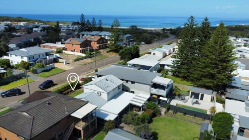 Anna Bay Maison | Suzie Q - Spacious 4BR home - 150m to beach - Pet Friendly