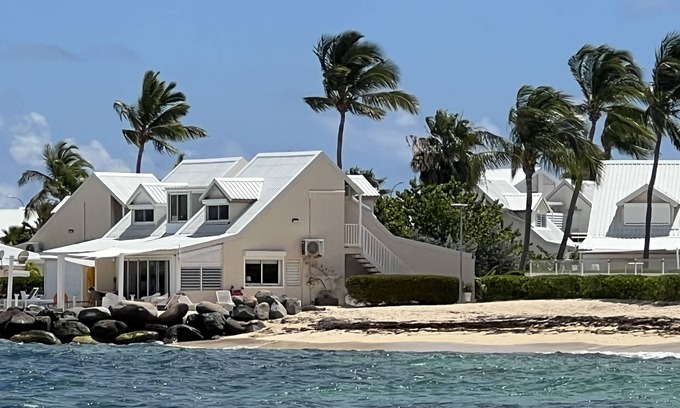 Nettle Bay Maison | Sweet Home SXM Baie Nettlé Pieds dans l’eau sur la plage