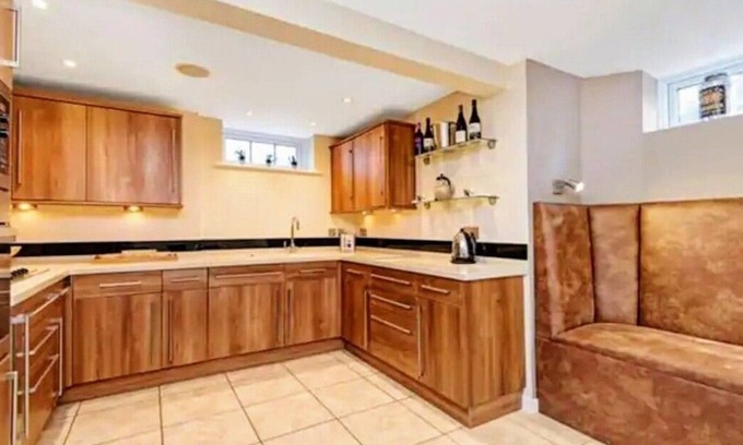 Wimbledon Park Maison | SW19 Rate frm £350pn Min stay applies professional holiday let T&C’s apply