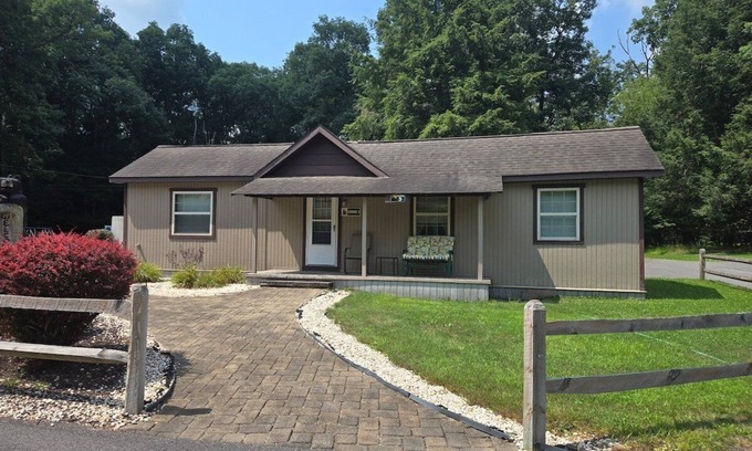 Oakland Cabine | Swallow Falls Cabin 3- a 2 bedroom with Fireplace near Swallow Falls State Park