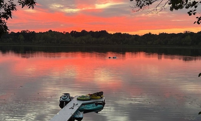 East Leroy Maison | Swan Haven is a NEWLY Remodeled Lakehouse with a Gorgeous Sunset View!!