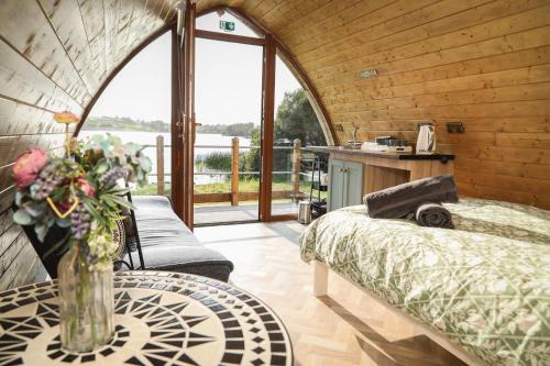 Ardue Autre | Swan Lake Glamping