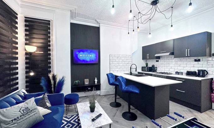 Southend-on-Sea Appartement | Swanky Seaside Sanctuary w/ foozeball - Southend
