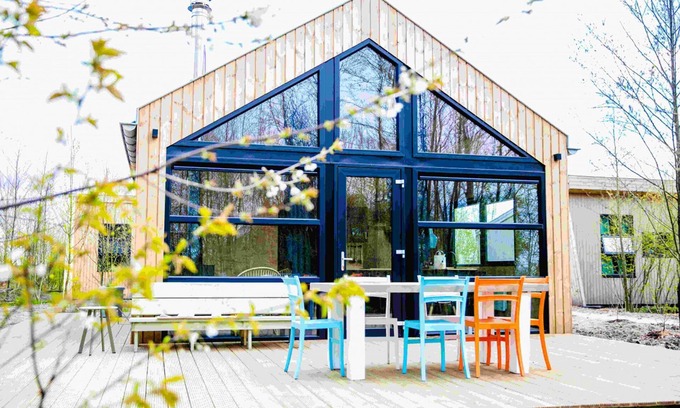 Grou Maison | Swarm - 3 Waterlodges Naast Elkaar in Friesland