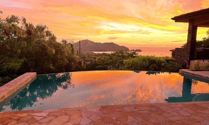 Coco Maison | Villa Vista Magnifica - Oceanview Hillside Home