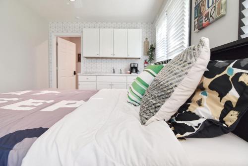 Bowling Green Maison | Sweet 1BR 1BA 5 min to lake 20 min to downtown CLT