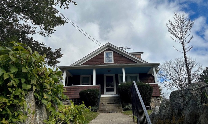 Rockport Maison | Sweet cozy house located in Pigeon Cove