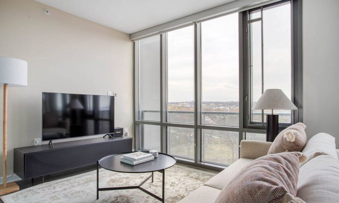 Del Ray Appartement | Sweet Del Ray 1BR w/ Gym & Entertainment Room, nr Dining, by Blueground
