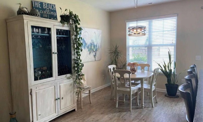 Murraysville Maison | Sweet Dreamin' Stylish townhome all your own!