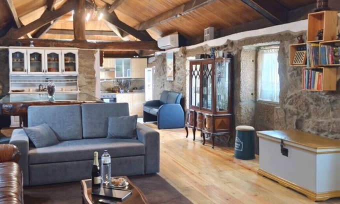 Montalegre Villa | Peneda Gerês Stone House-Paradise Lake View
