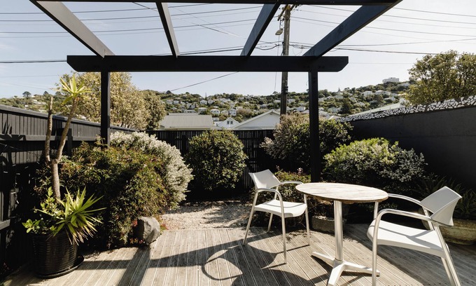 Kilbirnie Maison | Sweet Lyall Bay - walk to beach and popular cafes