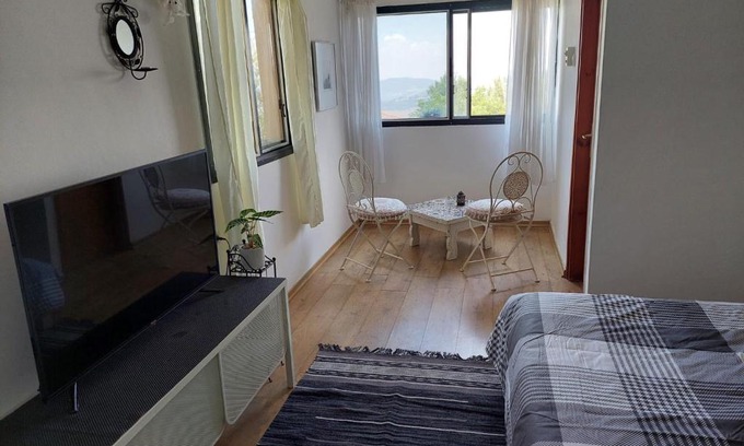 Amirim Appartement | sweet Mountain View room in heart of Amirim