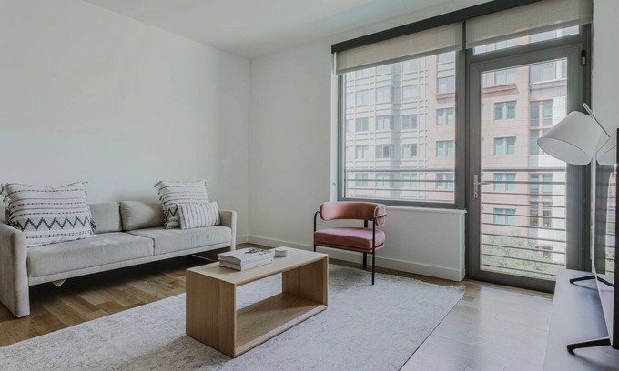 Navy Yard Appartement | Sweet Navy Yard 1BR w/ Gym, Balcony, W/D, Doorman & A/C, by Blueground