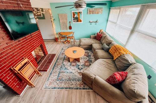 Greensboro Maison | Sweet Sunny Summit House