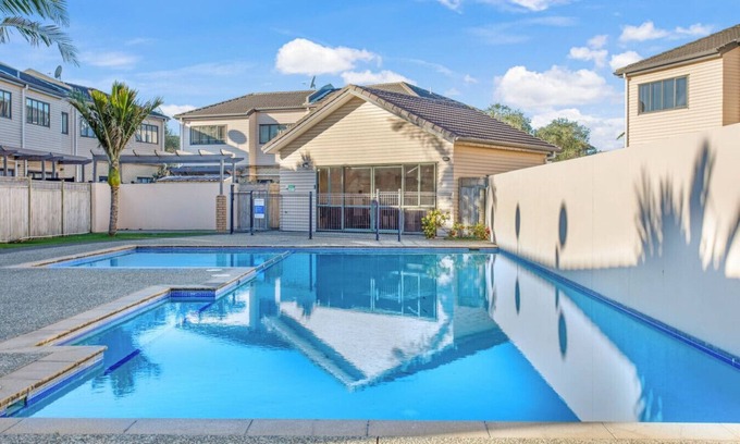 East Tamaki Maison | Sweet Sunshine Nest with Pool, Aircon and Parking
