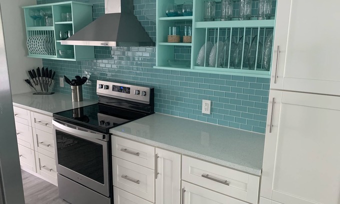 Jensen Beach Maison | “SWEETPEA’S PARADISE”- 2 Bedroom, 2 Bath, Key West Style Cottage, Perfect Locale