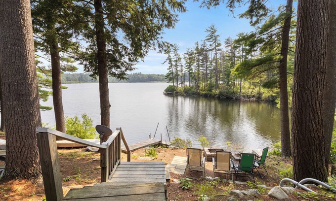 New Durham Maison | Swim, Soak, Paddle – Waterfront Getaway w/Hot Tub