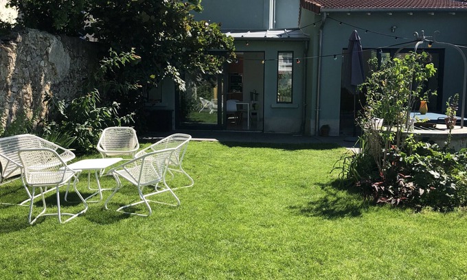Montreuil Maison | Piscine et campagne à deux pas de Paris