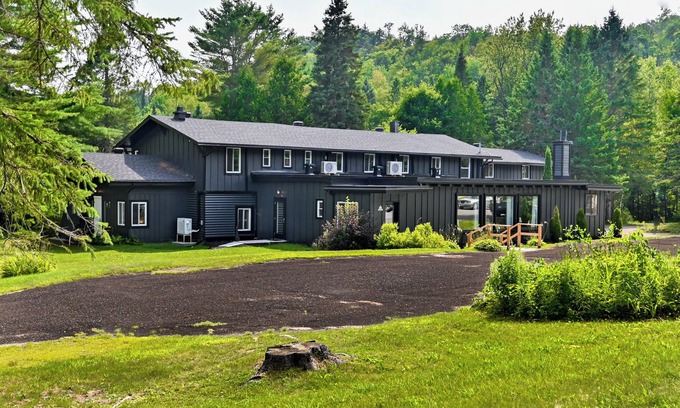 Les Pays-d'en-Haut Regional County Municipality Hôtel | Swiss Inn - Chaletwow